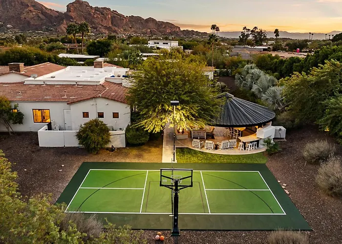 Paradise Valley Manor Pool, Spa, Pickleball, Views Holiday home