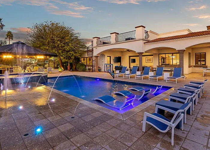 Paradise Valley Manor Pool, Spa, Pickleball, Views Holiday home