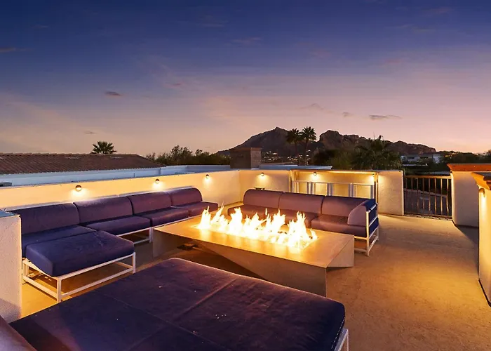 Holiday home Paradise Valley Manor Pool, Spa, Pickleball, Views