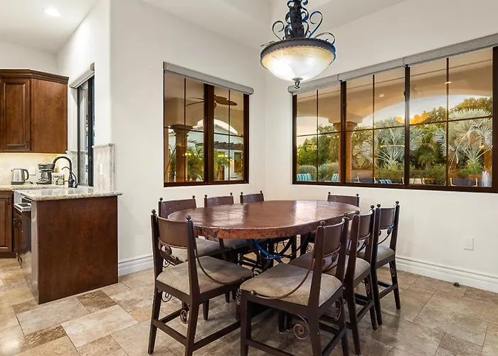 Paradise Valley Manor Pool, Spa, Pickleball, Views Holiday home