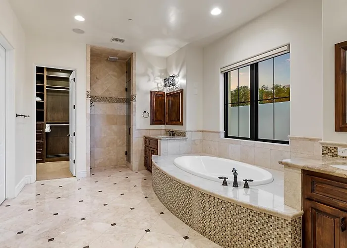 Paradise Valley Manor Pool, Spa, Pickleball, Views