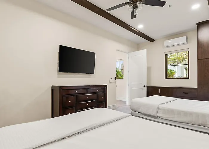Holiday home Paradise Valley Manor Pool, Spa, Pickleball, Views Scottsdale