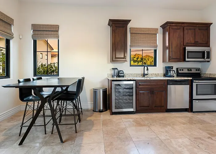 Holiday home Paradise Valley Manor Pool, Spa, Pickleball, Views Scottsdale