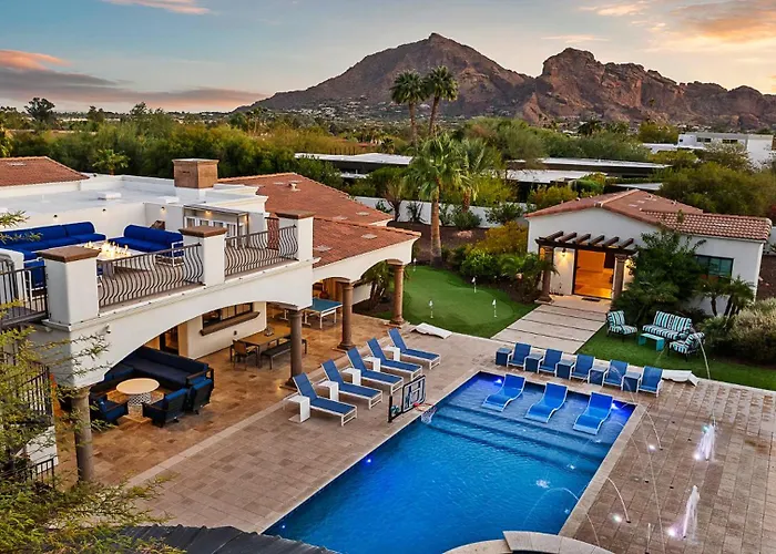 Holiday home Paradise Valley Manor Pool, Spa, Pickleball, Views
